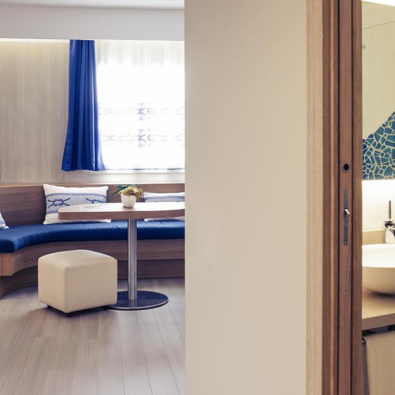 Mercure Olbia Hotel e Spa - Suite Familiare Standard con 2 Camere Comunicanti - 1