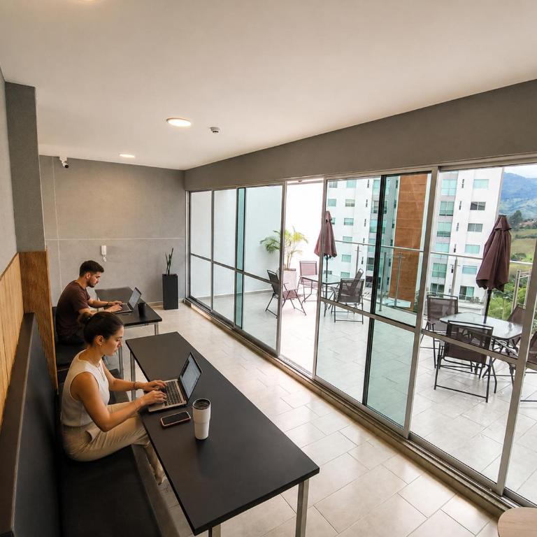 Belmonte 316 en Armenia, Ubicación Estratégica, Piscina, Cama King y Parqueadero Cubierto Gratis, Ideal Eje Cafetero - Two-Bedroom Apartment - 24