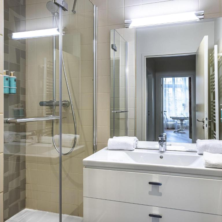 Novotel Toulouse Centre Wilson - Appartement Supérieur avec 1 Lit Queen-Size et 2 Lits Simples - 3