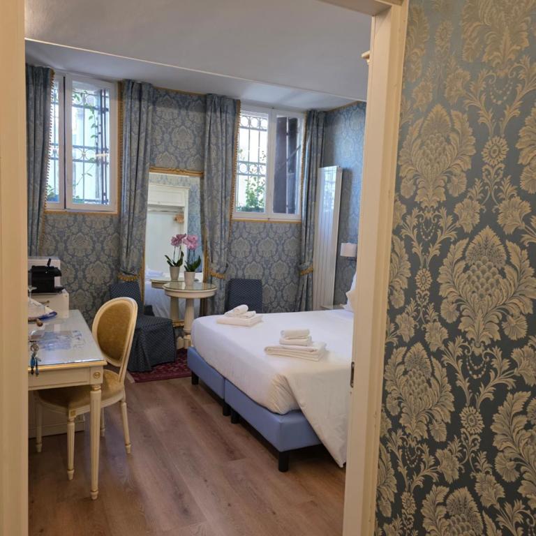 Friendly Venice Suites - Deluxe Suite "Carlo Goldoni" mit Aussicht auf den Campo Santo Stefano - 17
