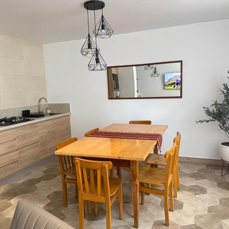 Acogedora Casa a 2 cuadras de la Plaza Armas de Huaraz - Two-Bedroom House - 2