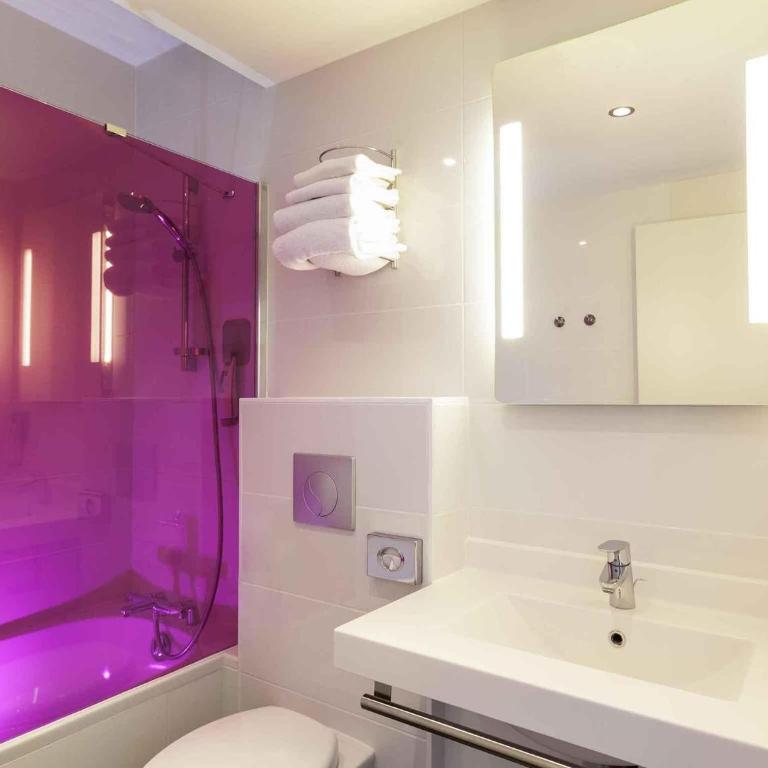 ibis Styles Saumur Gare Centre - Suite Familiale Standard avec 2 Chambres Communicantes - 5