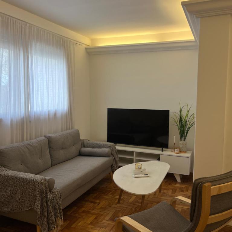 Amplio 4 ambientes a pasos de Av Cabildo - Apartamento de 3 dormitorios - 1