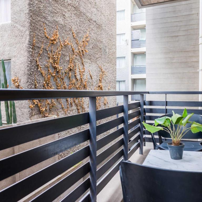 Central 1BR1BA in Santiago Balcony & Nearby Metro - Apartamento - 5