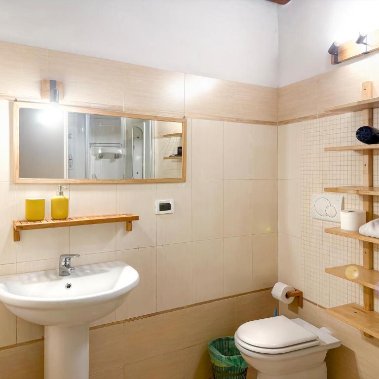 Historic apartment with private courtyard in Santa Croce - One-Bedroom Apartment - 25