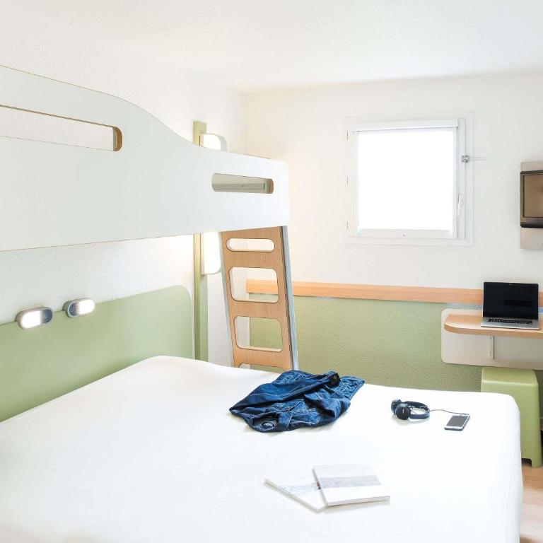 ibis Budget Pau Est - Chambre Triple avec 1 Lit Double et 1 Lit Superposé - 5