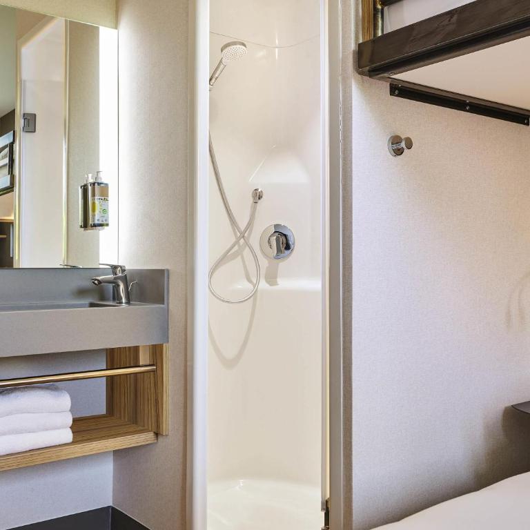 Greet Hotel Paris porte de la Chapelle - Aréna - Chambre Double Standard avec Lits Superposés - 4