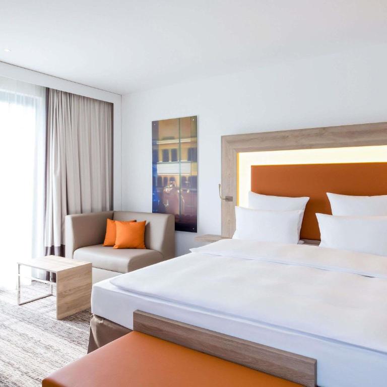 Novotel Nürnberg Centre Ville - Executive Zimmer mit Kingsize-Bett und Sofa - 1