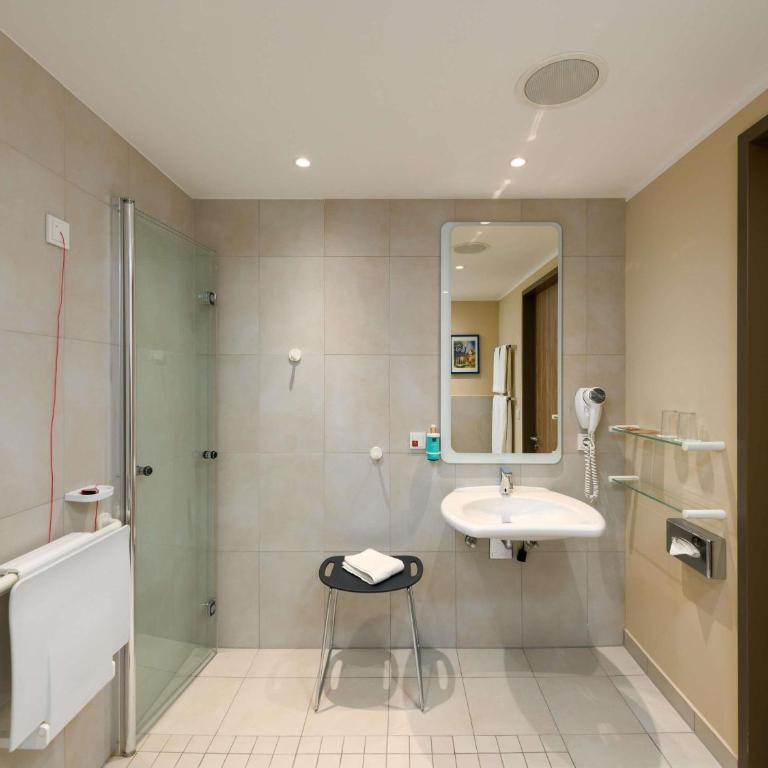 Novotel Nürnberg Centre Ville - Barrierefreies Zimmer mit 1 Queensize-Bett - 4
