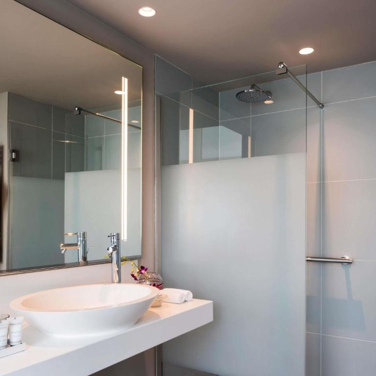 Cures Marines Hotel Thalasso & Spa Trouville - MGallery Collection - Chambre Deluxe avec 1 Lit Queen-Size ou 2 Lits Simples - Vue sur Mer ou Port - 1
