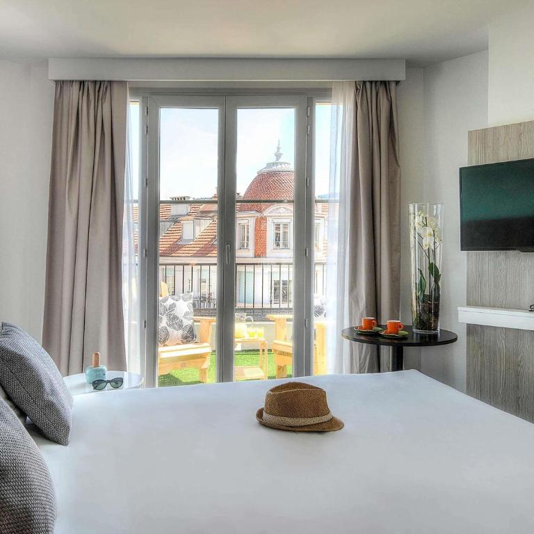 Ibis Styles Nice Centre Gare - Queen Room with Terrace and City View - 1