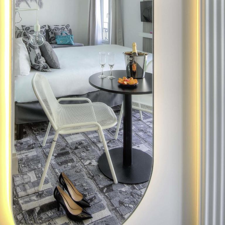 Ibis Styles Nice Centre Gare - Queen Room with Sofa Bed - 6