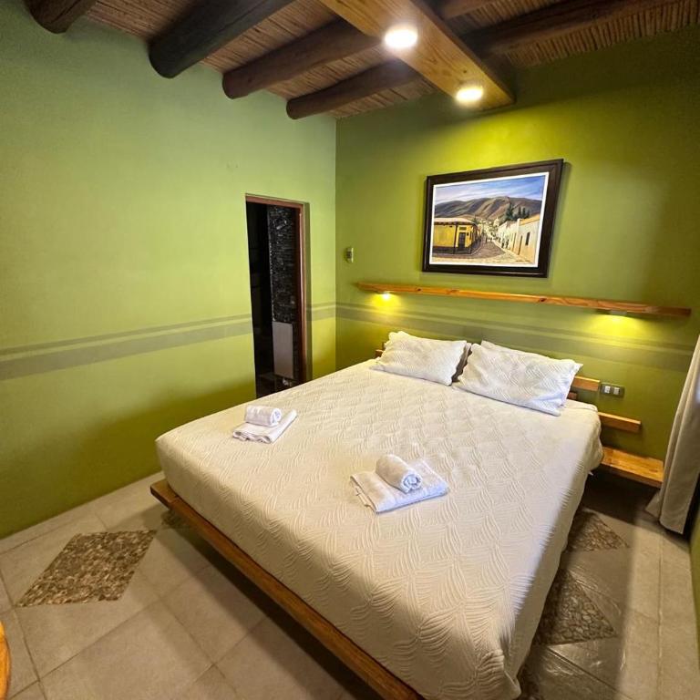 Ocres de mi Tierra - Habitación con cama extragrande y vistas a la montaña - 8