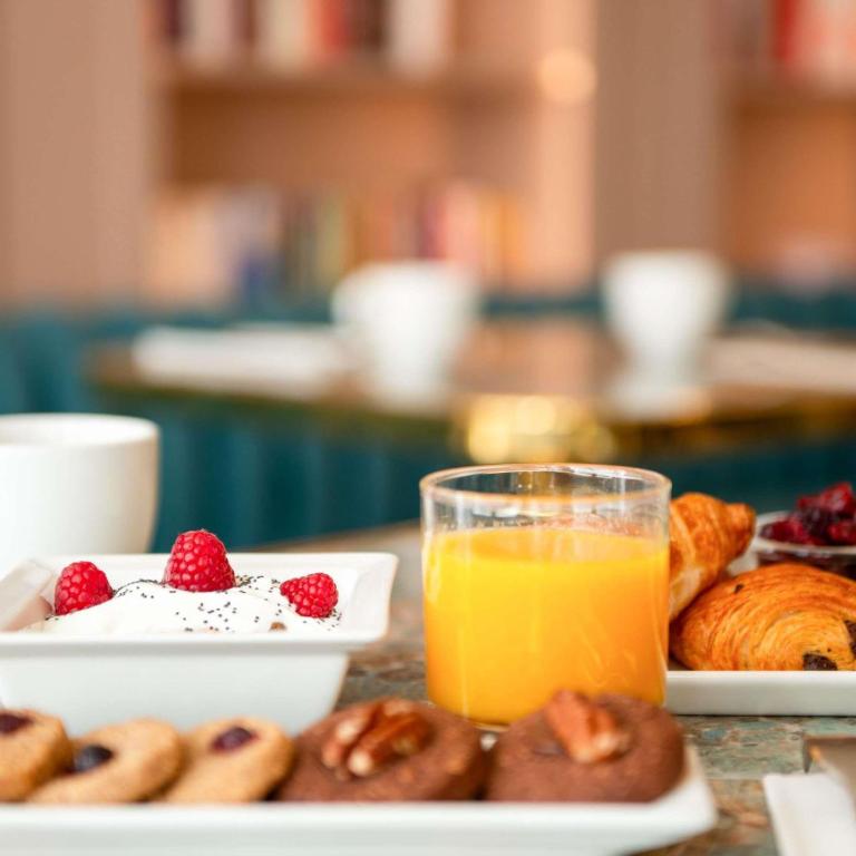 Mercure Paris Pigalle Sacre Coeur - Chambre Privilège avec 1 lit double et canapé - 1