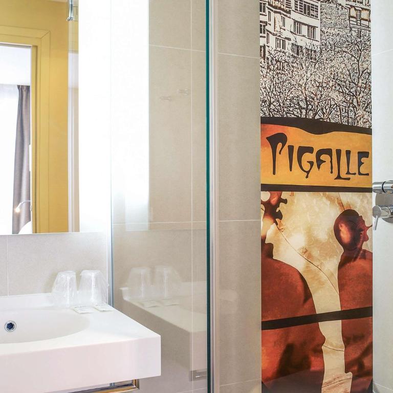 Mercure Paris Pigalle Sacre Coeur - Chambre Privilège avec 1 lit double et canapé - 3