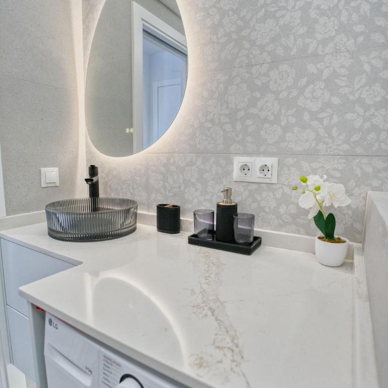 Iguazu Poolview near Yumbo - One-Bedroom Apartment - 13