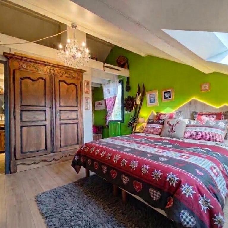 Le Belvédère : chambres et table d'hôtes - Chambre Double ou Lits Jumeaux Supérieure - Vue sur Montagnes - 6