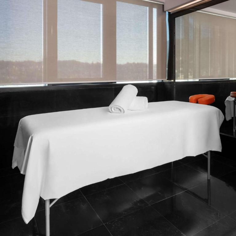 Movenpick hotel Sarajevo - Deluxe King Suite with Sofa - 1