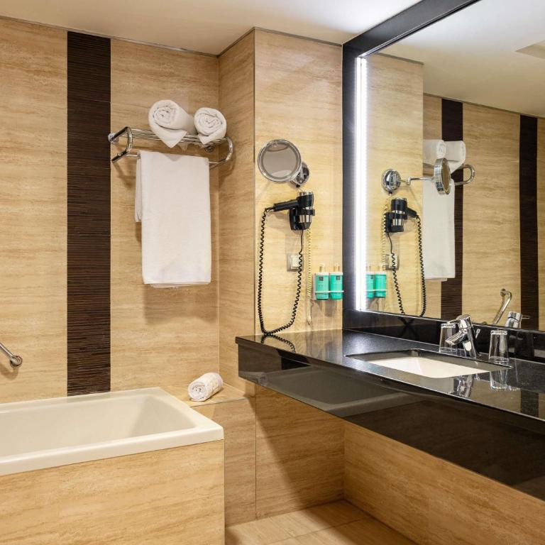 Movenpick hotel Sarajevo - Deluks Soba sa Bračnim Krevetom (King-size) - 6