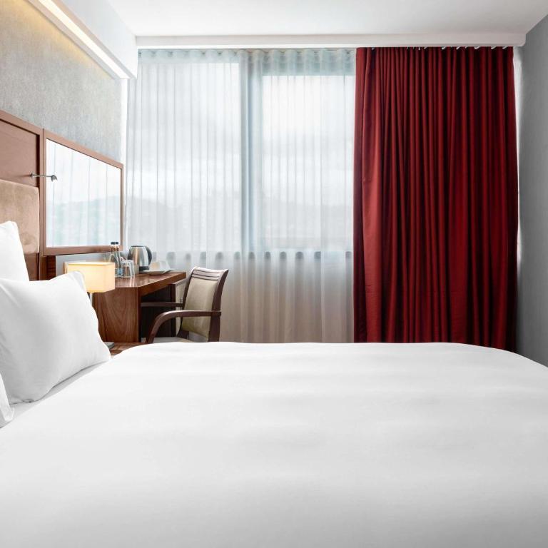 Movenpick hotel Sarajevo - Superior King Room - River Side - 1