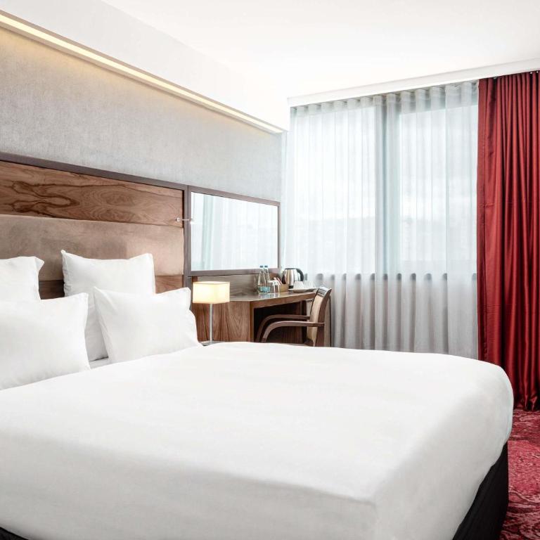 Movenpick hotel Sarajevo - Superior King Room - River Side - 2