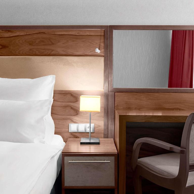 Movenpick hotel Sarajevo - Superior King Room - River Side - 3