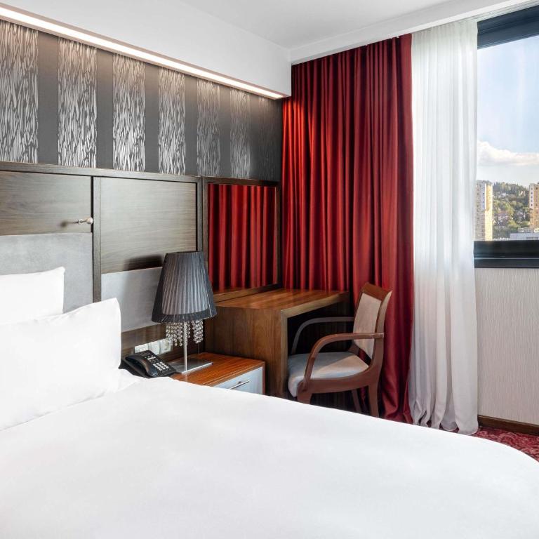 Movenpick hotel Sarajevo - Deluxe King Suite with Sofa - 5