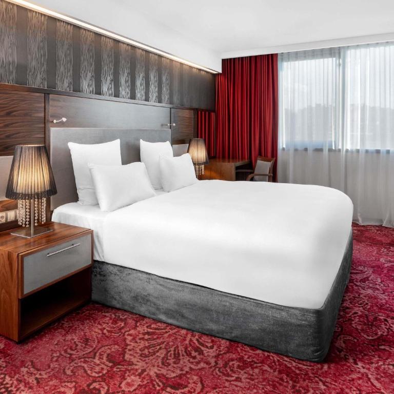 Movenpick hotel Sarajevo - Deluxe King Suite with Sofa - 10