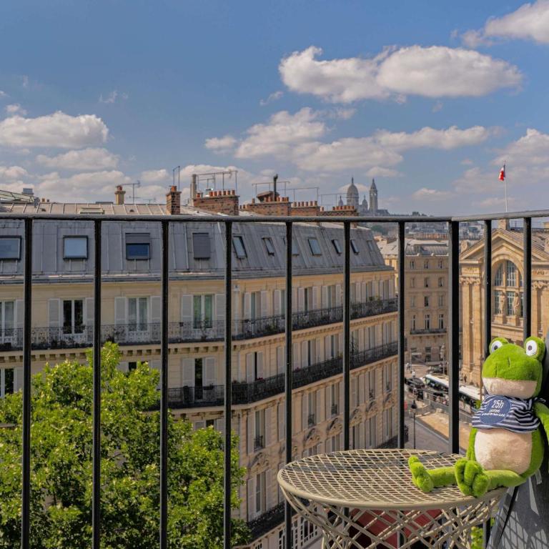 25hours Hotel Terminus Nord - Hébergement Moyen avec Balcon - Vue sur Paris - 5