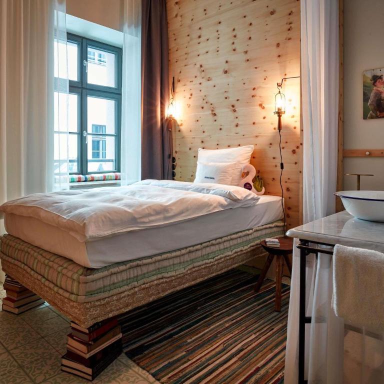 25hours Hotel The Royal Bavarian - Kleines Zimmer - 1
