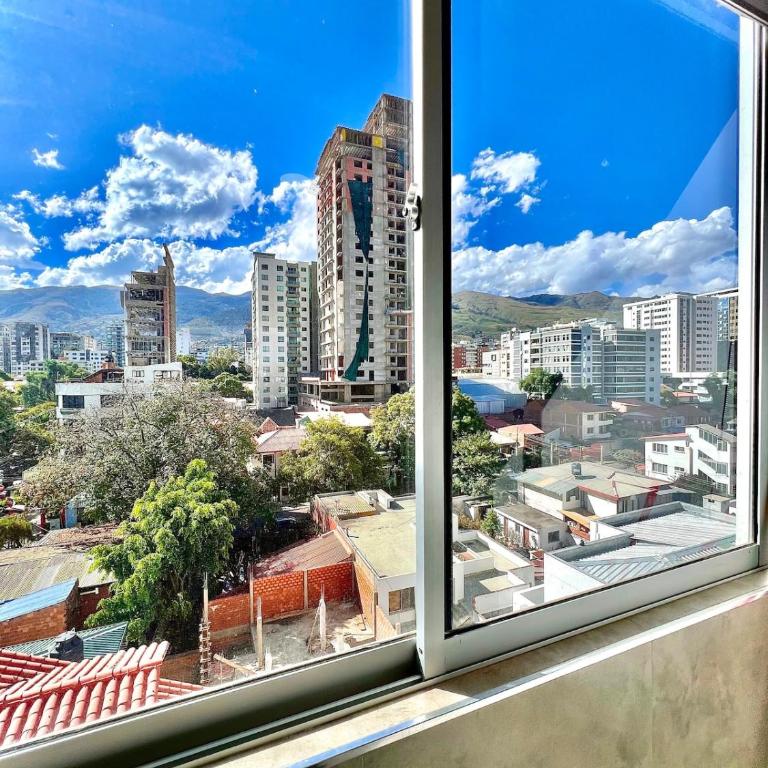 Departamento moderno con hermosa vista a Cochabamba - Three-Bedroom Apartment - 1