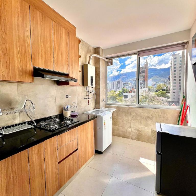 Departamento moderno con hermosa vista a Cochabamba - Three-Bedroom Apartment - 6