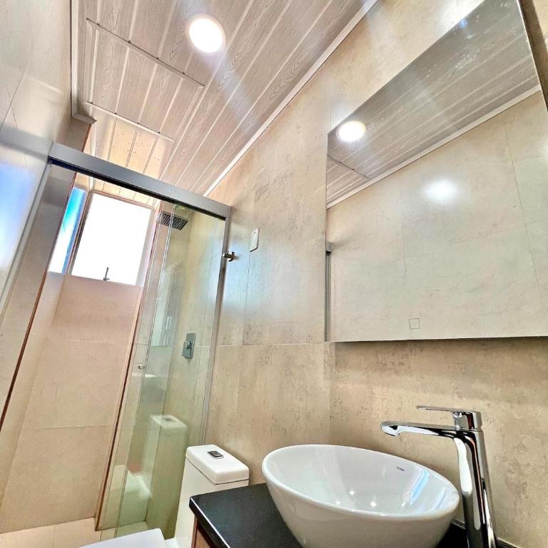Departamento moderno con hermosa vista a Cochabamba - Three-Bedroom Apartment - 11