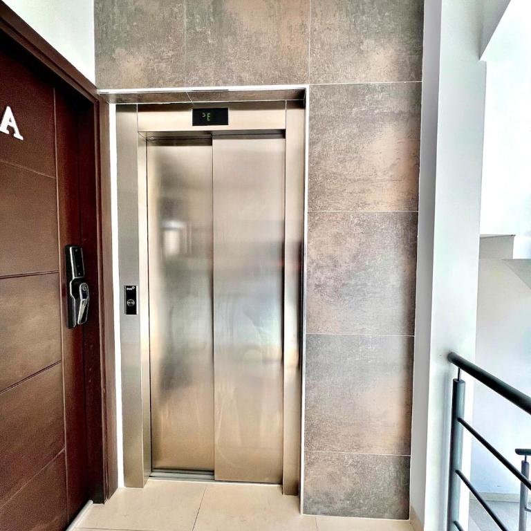 Departamento moderno con hermosa vista a Cochabamba - Three-Bedroom Apartment - 15