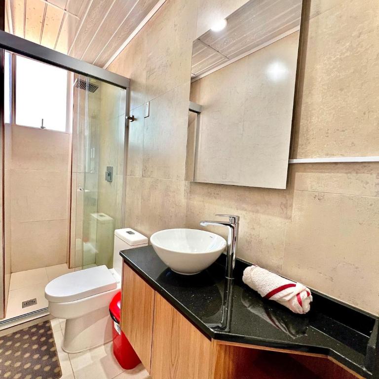 Departamento moderno con hermosa vista a Cochabamba - Three-Bedroom Apartment - 18
