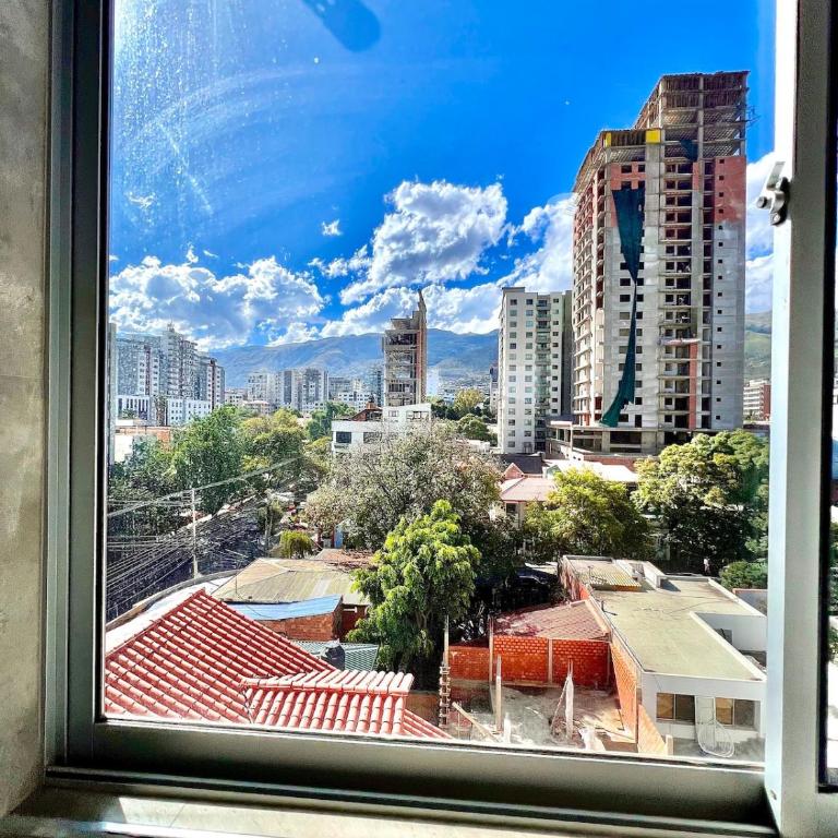 Departamento moderno con hermosa vista a Cochabamba - Three-Bedroom Apartment - 19