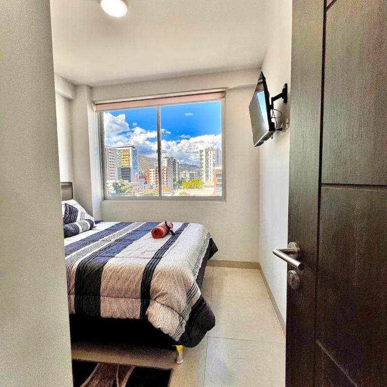 Departamento moderno con hermosa vista a Cochabamba - Three-Bedroom Apartment - 21
