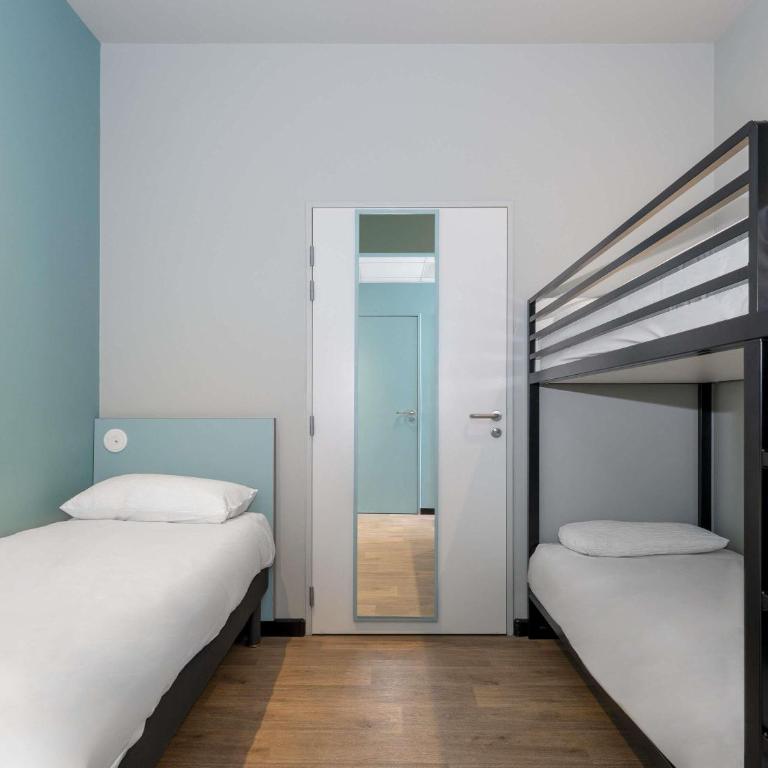 ibis budget Nancy Laxou - Chambre avec 1 Lit Double et 2 Lits Jumeaux - 1