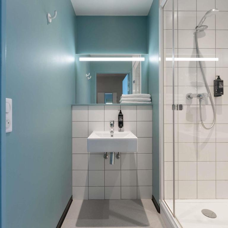 ibis budget Nancy Laxou - Chambre avec 1 Lit Double et 2 Lits Jumeaux - 3