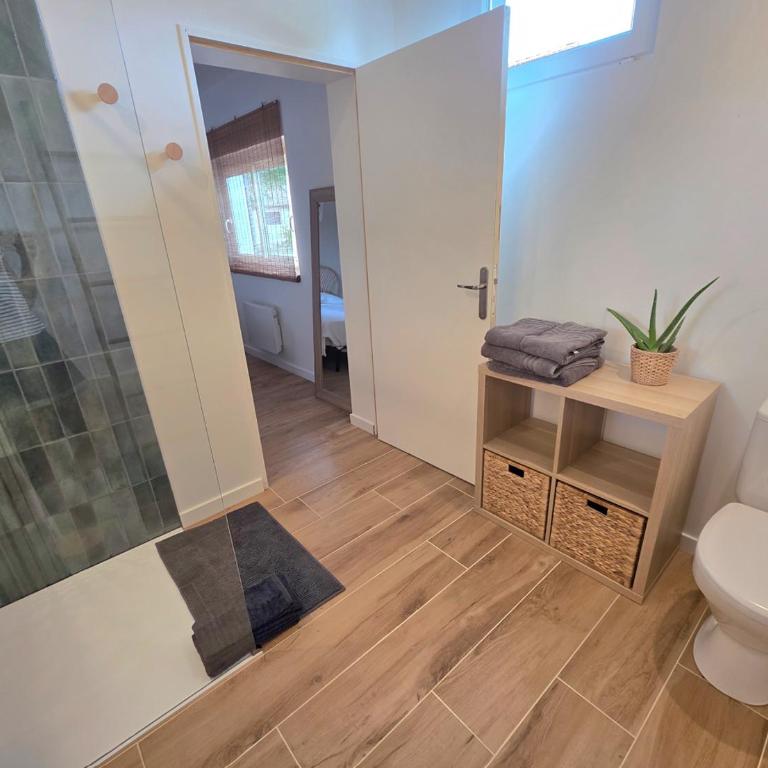 Nouveau ! L'escale de Vigon, Appartement neuf entre bourg et plage, climatisé, wifi, parking, linge et ménage en fin de séjour compris - Appartement 1 Chambre - 21