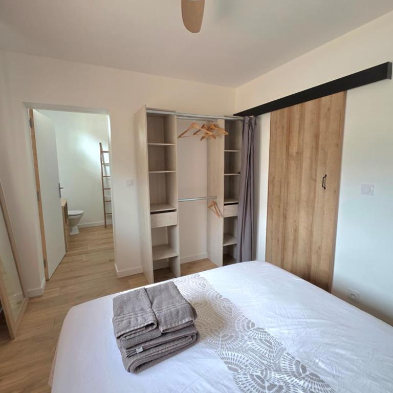 Nouveau ! L'escale de Vigon, Appartement neuf entre bourg et plage, climatisé, wifi, parking, linge et ménage en fin de séjour compris - Appartement 1 Chambre - 9