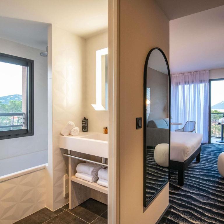 ibis Styles Porto Vecchio - Chambre Double avec Canapé-Lit et Terrasse - 1