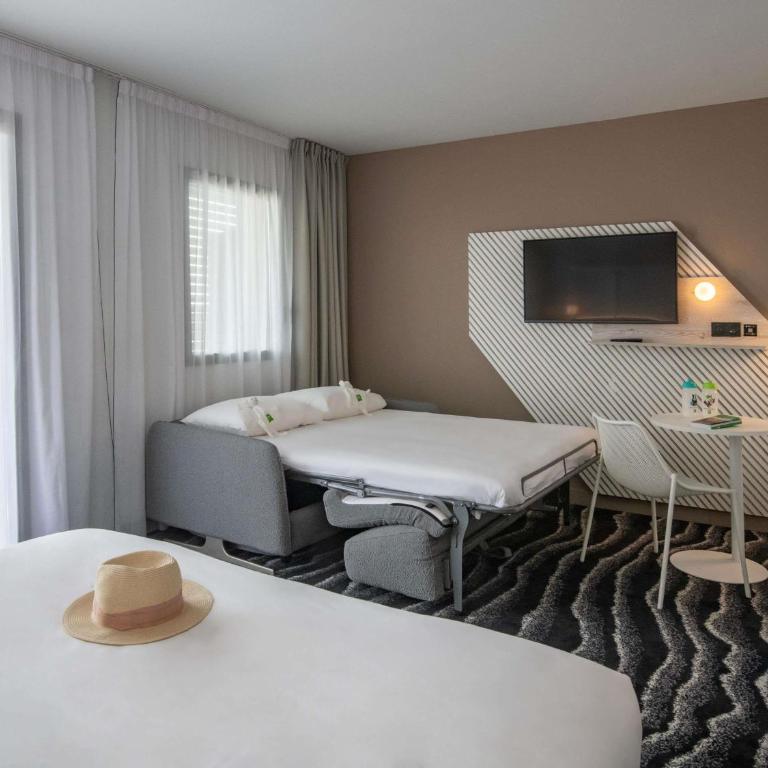 ibis Styles Porto Vecchio - Chambre Familiale avec Canapé-Lit et Balcon - 1