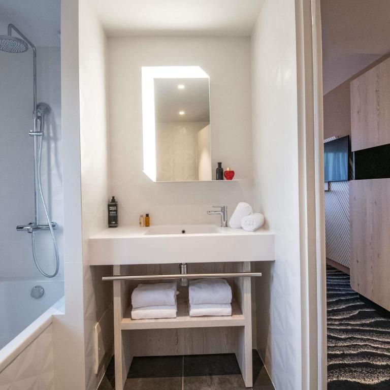 ibis Styles Porto Vecchio - Chambre Familiale avec Canapé-Lit et Balcon - 2