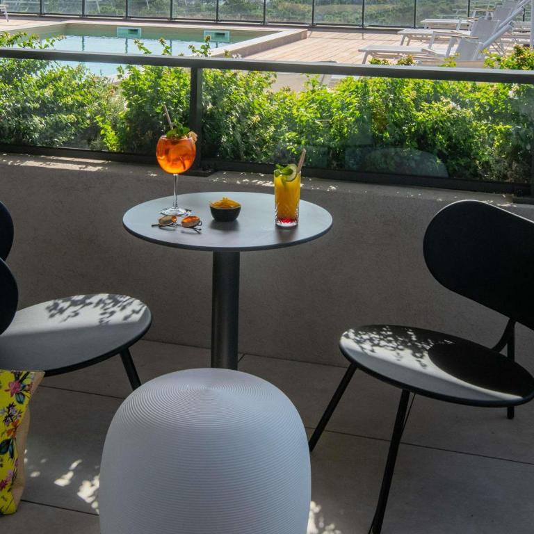 ibis Styles Porto Vecchio - Chambre Double avec Canapé-Lit et Terrasse - 8