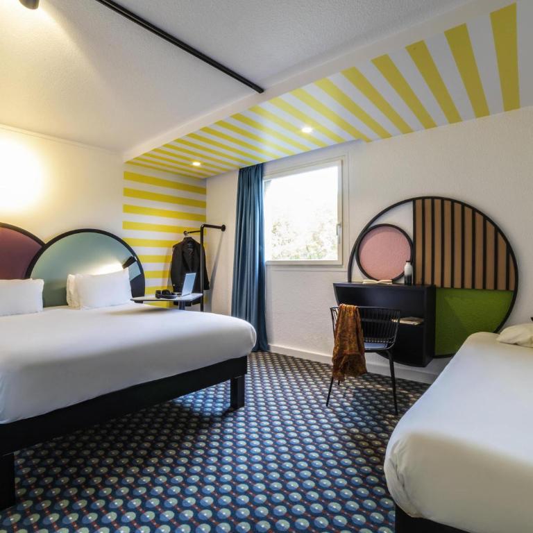 Ibis Styles Paris Saint Denis Pleyel - Chambre Triple Standard avec Lit Double et Lit Simple - 1