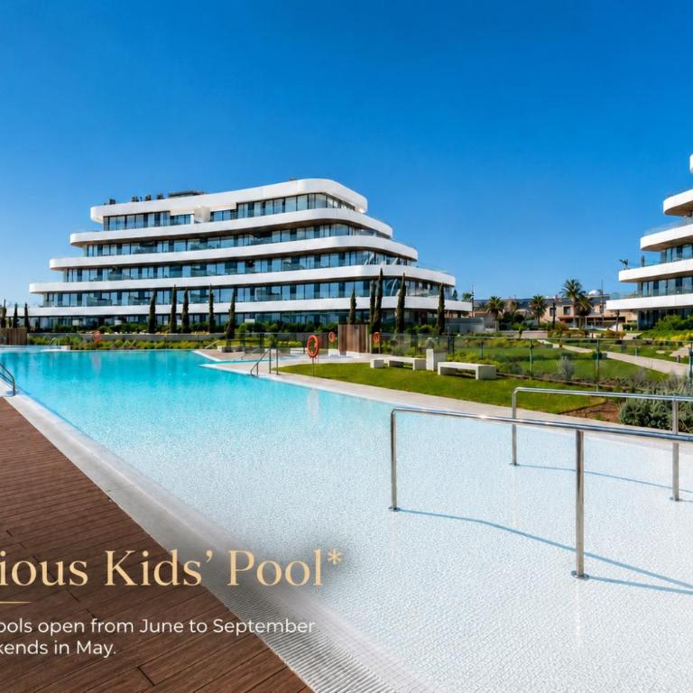 LolaBeachfront - Indoor Heated Pool & Spa - Premium Gym - Private Garden - 5 min Train to Airport - Deluxe Apartment mit 1 Schlafzimmer und Gartenblick - 49