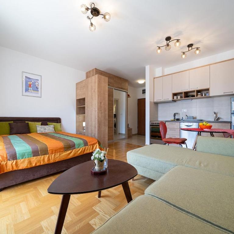 Budva Center, 5 Min to Sea - Studio sa Balkonom - 5