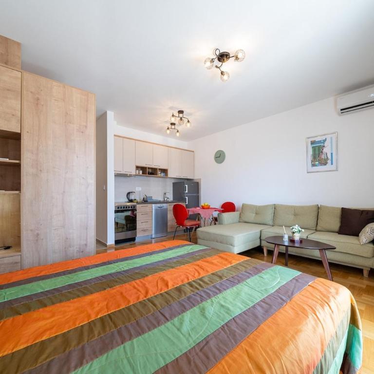 Budva Center, 5 Min to Sea - Studio sa Balkonom - 6