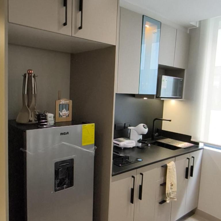 Estudio moderno con vista a la ciudad, terraza y gym A minutos del Metro La Carolina, Quito - One-Bedroom Apartment - 5